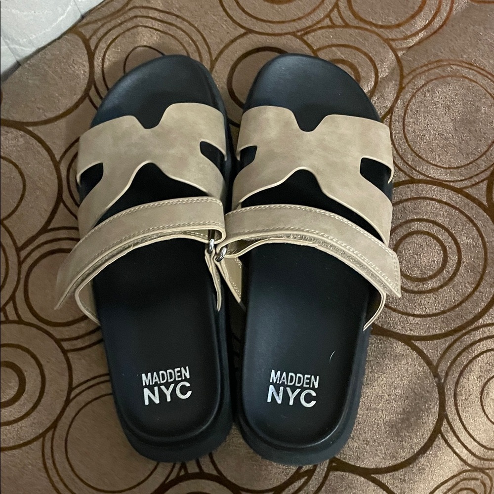 Steve Madden Tan and Black Sandals